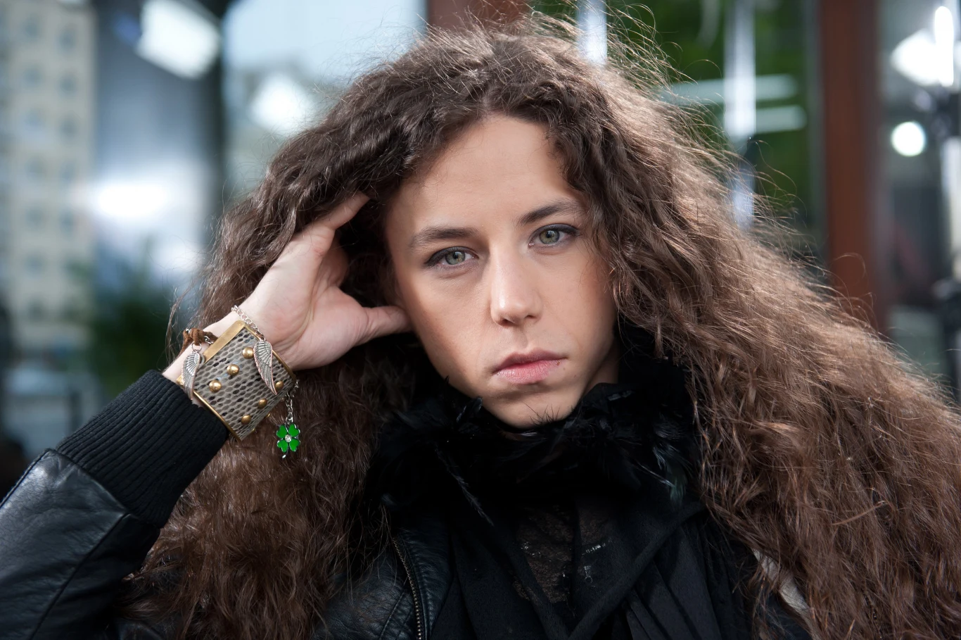 Michał Szpak od dzieciństwa miał styczność z muzyką. Rodzice udzielali się w chórze, mama dodatkowo grała na gitarze. Ma starszego brata Damiana, ratownika medycznego, siostrę Marlenę, która realizuje się jako śpiewaczka operowa, oraz siostrę Ewę, która także rozpoczęła karierę piosenkarki. Michał Szpak od dzieciństwa miał styczność z muzyką. Rodzice udzielali się w chórze, mama dodatkowo grała na gitarze. Ma starszego brata Damiana, ratownika medycznego, siostrę Marlenę, która realizuje się jako śpiewaczka operowa, oraz siostrę Ewę, która także rozpoczęła karierę piosenkarki.
