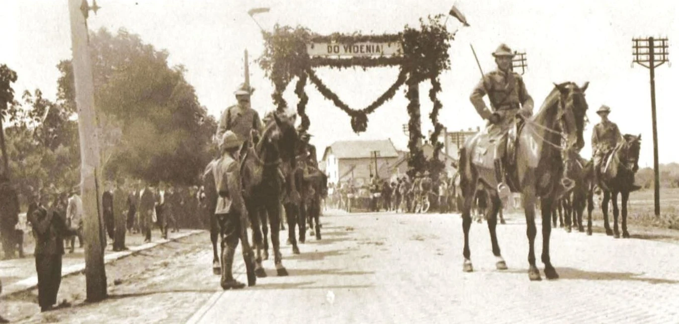 Początkowo lokalne władze podpisały umowę o wzajemnym zarządzaniu Śląskiem Cieszyńskim i same, bez ingerencji z zewnątrz, ustaliły granicę, która przebiegała zgodnie z podziałem etnicznym. Miejscowi politycy postanowili jednak, że ostateczna decyzja będzie należała do władz centralnych obu państw. Zgoda nie trwała zbyt długo.