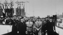 Adolf Hitler zwiedza nowy statek pasażerski