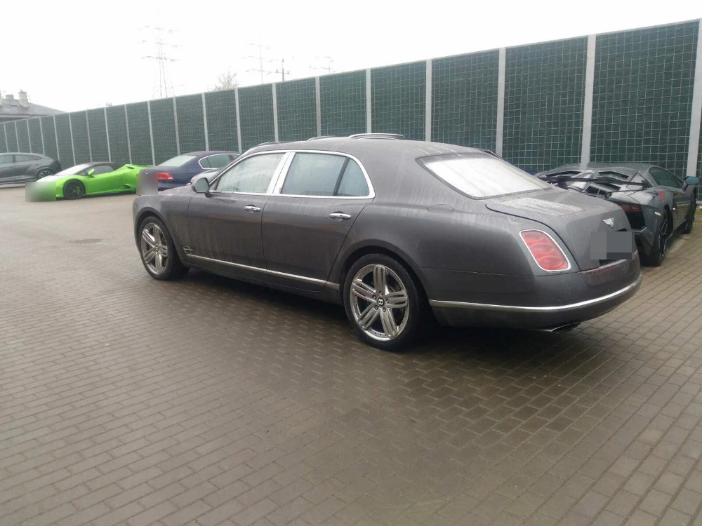 Odzyskany Bentley Mulsanne. A w tle równie ciekawe samochody...