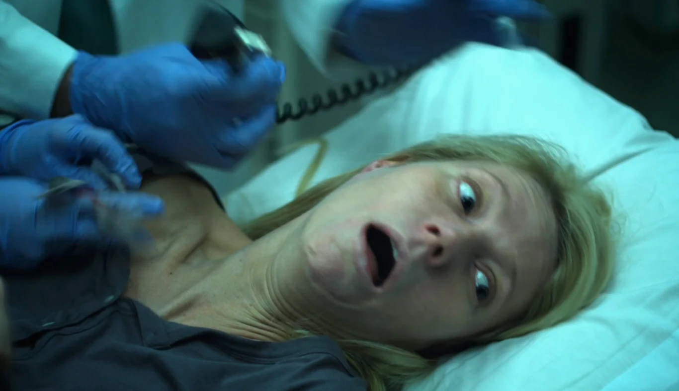 "Contagion - Epidemia strachu"
Wyreżyserowany przez Stevena Soderbergha film wyróżnia się przede wszystkim gwiazdorską obsadą. Znaleźli się w niej między innymi Marion Cotillard, Matt Damon, Gwyneth Paltrow, Jude Law, Bryan Cranston, Laurence Fishburne oraz Kate Winslet. Jak przystało na kino Soderbergha, "Contagion - Epidemia strachu" unika efekciarstwa i stara się jak najbardziej realistycznie przedstawić wybuch epidemii oraz próby jej powstrzymania. Akcja filmu rozgrywa się nie tylko w laboratoriach rozsianych na całym świecie, ale też pokazuje przebieg światowej epidemii oczami zwykłych ludzi.
(PAP Life)