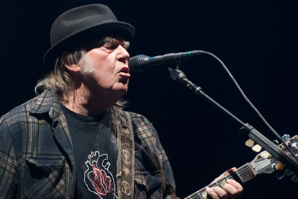 Neil Young podczas koncertu w Quebecku (rok 2018)