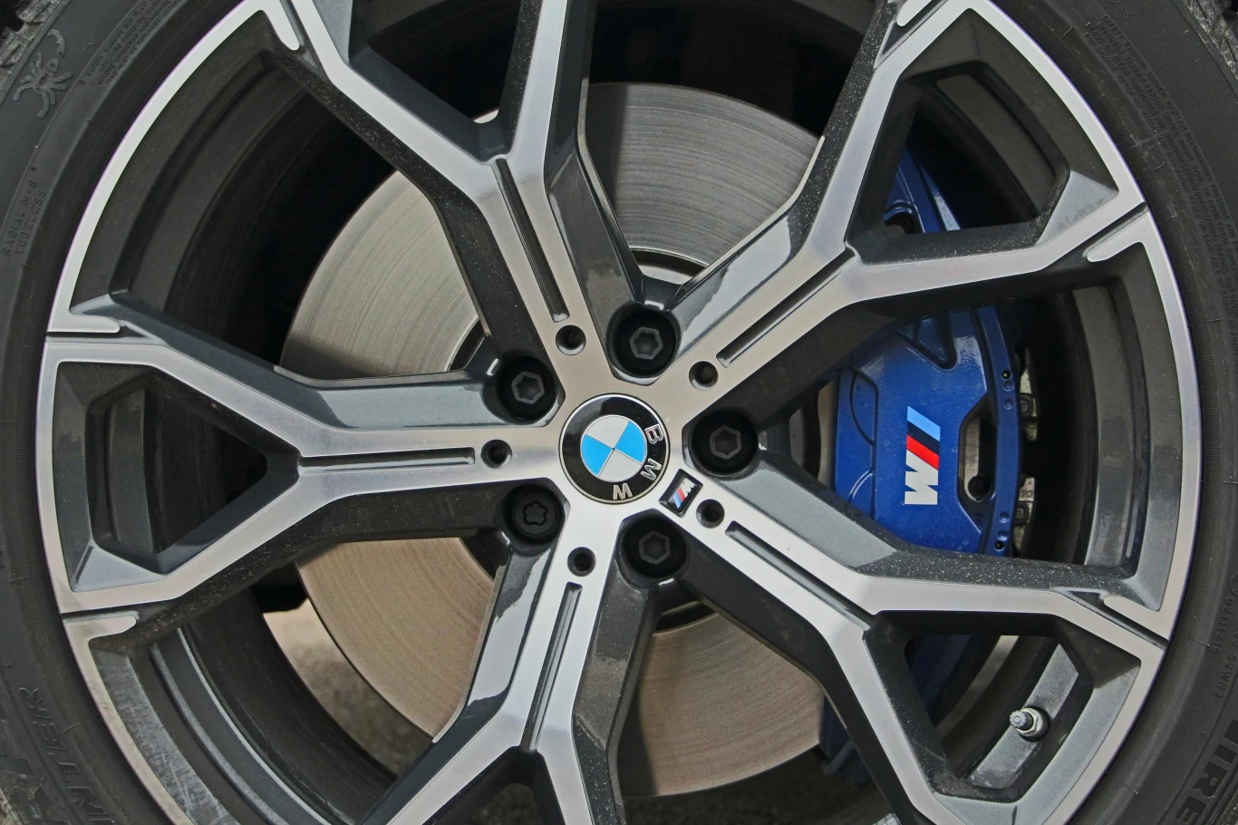 BMW X6 M50i BMW X6 M50i