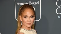 Jennifer Lopez dorastała w niebezpiecznej i ubogiej dzielnicy Nowego Jorku. Jej rodzina nie mogła pozwolić sobie na życie w luksusie. 

Aby zarobić na drogie lekcje tańca, musiała pracować w biurze. Jej matka nie była zachwycona tym, że poświęcała na pasję tak wiele czasu. Bardzo chciała, aby córka poszła na studia. 

Ona jednak już od samego początku doskonale wiedziała, jaką ścieżkę kariery chce obrać. Dlatego też dużo czasu poświęcała na treningi. Prowadziło to do licznych konfliktów między artystką a jej rodziną. W efekcie Jennifer Lopez często musiała nocować w studiu tanecznym. 