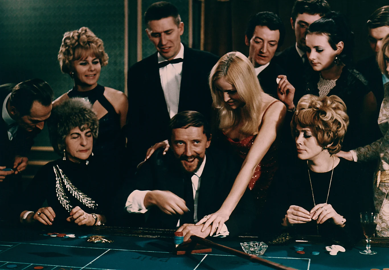 Na ekranie filmowym zadebiutował w 1961. Wystąpił w kilkudziesięciu pierwszo- i drugoplanowych rolach w polskich i zagranicznych (Czechosłowacja, NRD, ZSRR) filmach fabularnych, telewizyjnych oraz w serialach. Jego emploi (męski, wyniosły, pewny siebie) predestynowało go do grania ról mundurowych, zwłaszcza oficerów, ludzi wykształconych, dyplomatów, arystokratów, cudzoziemców, często odtwarzał postaci historyczne. Swoich bohaterów obdarzał naturalną elegancją, ciepłem i urokiem osobistym - czytamy na s tronie Filmpolski.pl