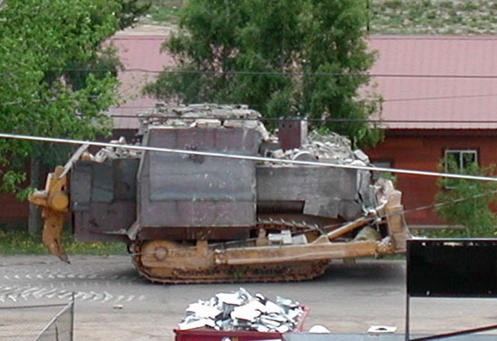 Killdozer przemierzający po ulicach stanu Kolorado