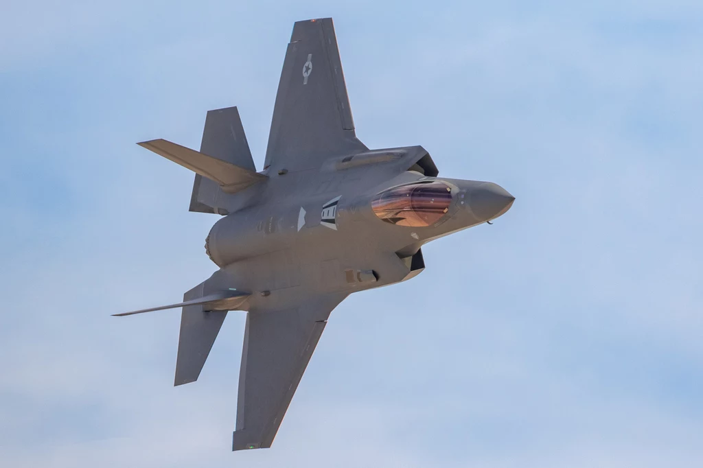 F-35 podczas pokazów w bazie wojskowej Nellis w Las Vegas