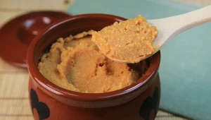 Pasta miso to ulubiony produkt Japończyków? Czy warto ją stosować?