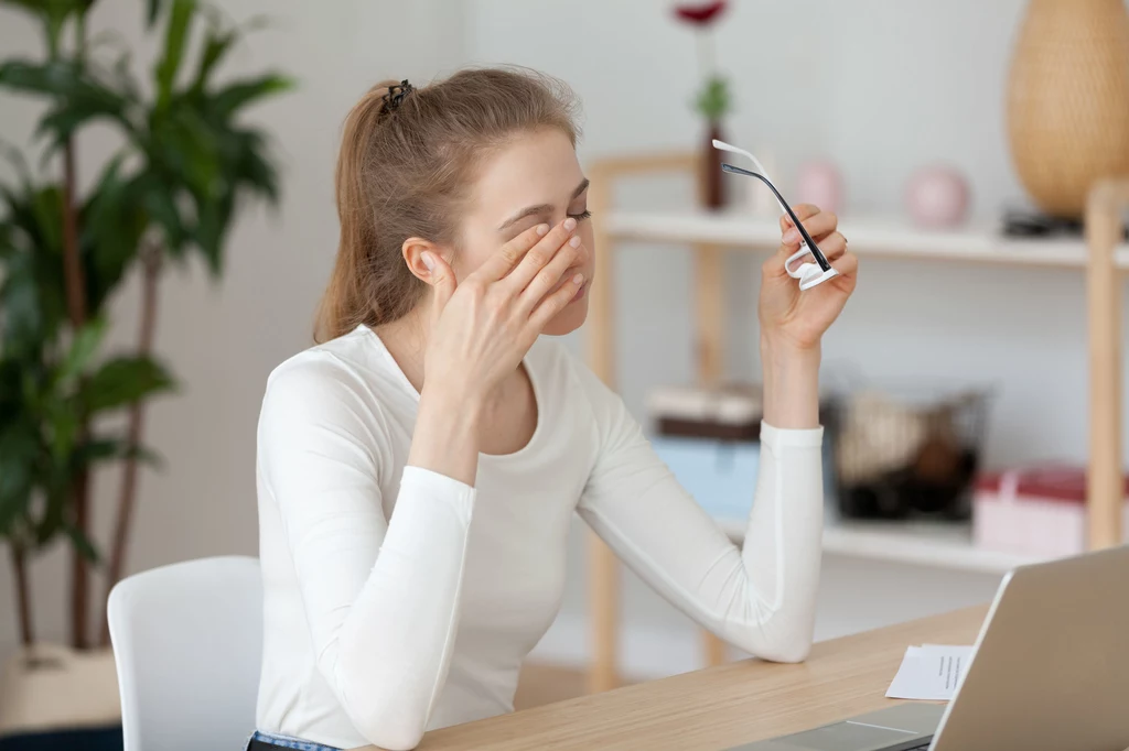 Zaburzenia wzroku i mroczki przed oczami mogą świadczyć o niedoborze magnezu Zaburzenia wzroku i mroczki przed oczami mogą świadczyć o niedoborze magnezu
