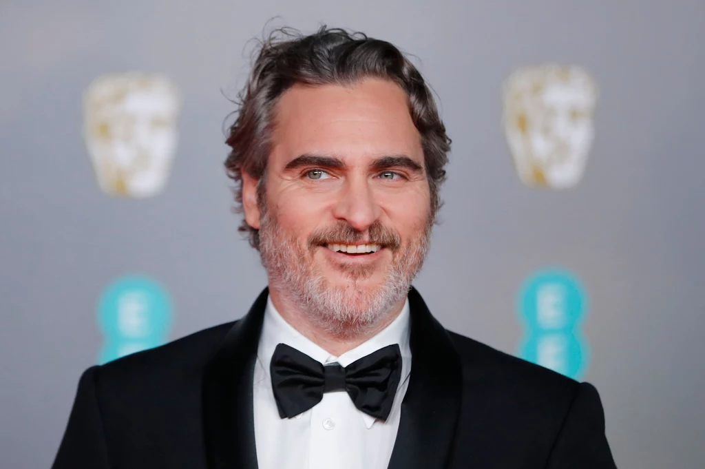 Joaquin Phoenix zgodnie z wcześniejszymi zapowiedziami pojawił się na ceremonii w tym samym smokingu, w którym był na gali wręczenia Złotych Globów