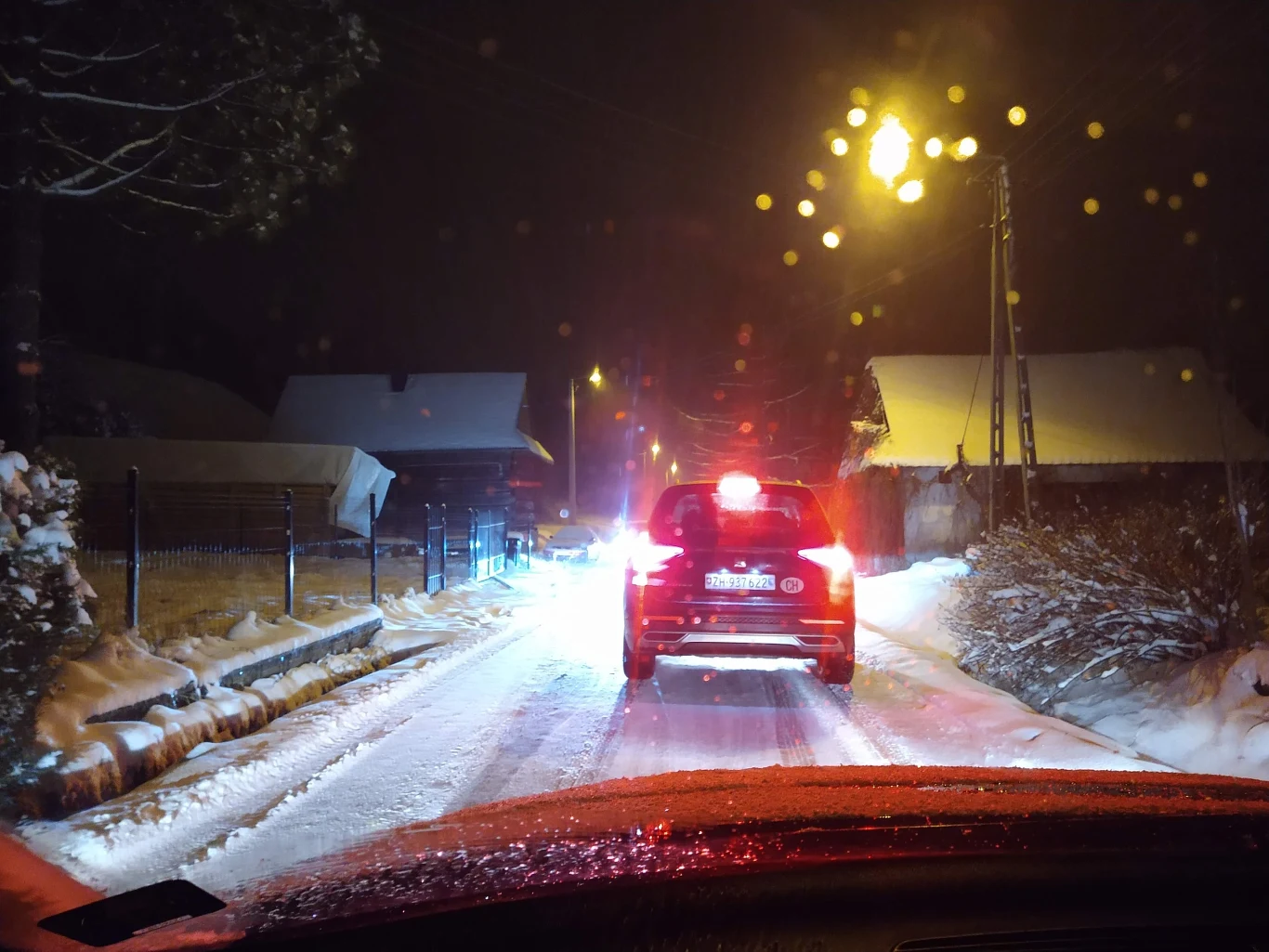 Również w nocy Moto G8 Plus zachowuje się poprawnie, a wykonane zdjęcia prezentują się zadowalająco. 