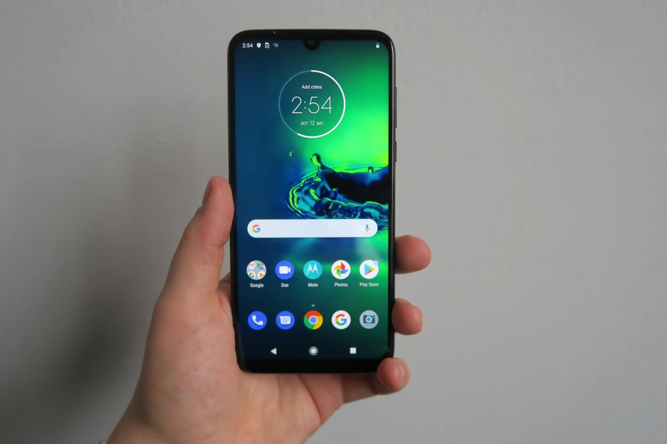 Jak na średnią półkę cenową, telefon działa wystarczająco szybko i nie sprawia problemów w trakcie codziennego użytkowania. Zaletą jest czysty Android z zaledwie kilkoma predefiniowanym aplikacjami producenta. 