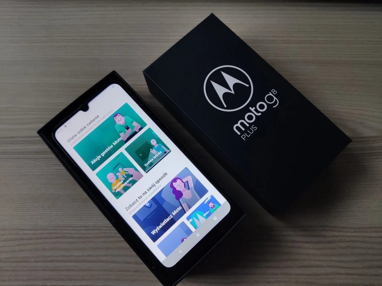 Motorola G8 Plus jest więc całkiem niezłym wyborem w swojej klasie. W cenie wynoszącej niewiele ponad 1000 złotych, otrzymujemy urządzenie z odpowiednią wydajnością, niezłą kamerą oraz świetnym nagłośnieniem