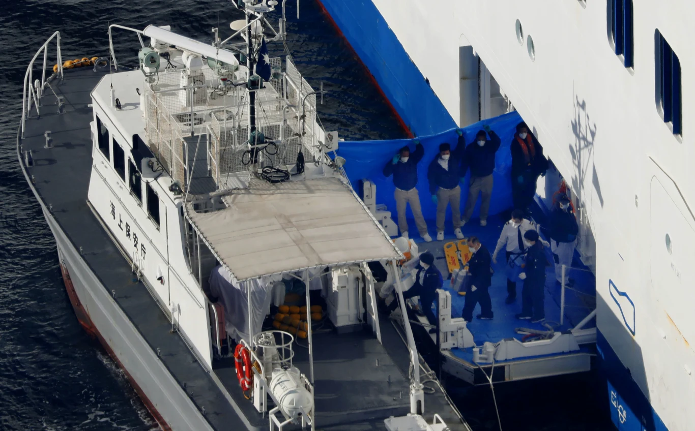 Przypadki zakażeń koronawirusem wykryto wśród pasażerów i załogi wycieczkowca Diamond Princess należącego do korporacji Carnival Japan Przypadki zakażeń koronawirusem wykryto wśród pasażerów i załogi wycieczkowca Diamond Princess należącego do korporacji Carnival Japan