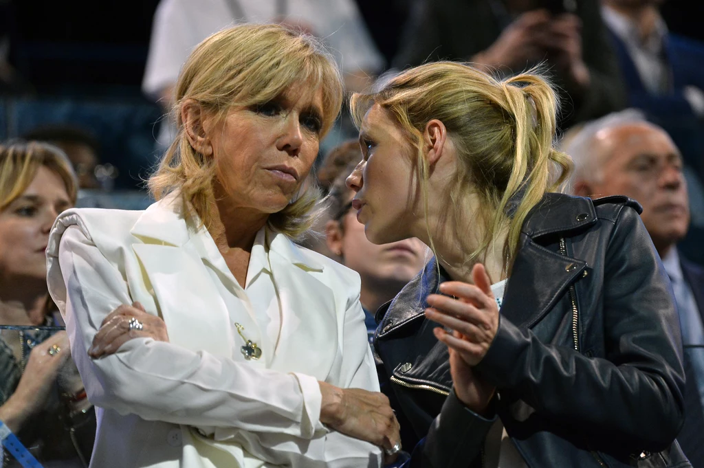Niewielka różnica wieku dzieli także prezydenta Francji od córek pierwszej damy z pierwszego małżeństwa. Kim jest Tiphaine Auzière, bo tak się nazywa najmłodsza latorośl Brigitte Macron? Niewielka różnica wieku dzieli także prezydenta Francji od córek pierwszej damy z pierwszego małżeństwa. Kim jest Tiphaine Auzière, bo tak się nazywa najmłodsza latorośl Brigitte Macron?