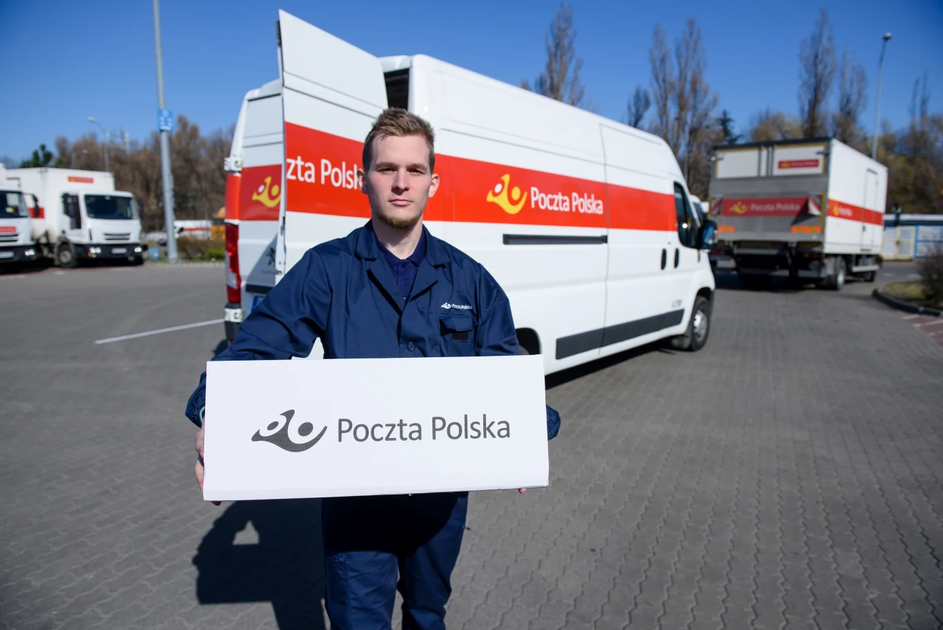Poczta Polska zawarła nowe współprace z sieciami sklepów Duży Ben oraz Euro Sklep. Łącznie państwowa spółka ma już blisko 18 tys. punktów w całej Polsce, w których można odebrać przesyłkę Poczta Polska zawarła nowe współprace z sieciami sklepów Duży Ben oraz Euro Sklep. Łącznie państwowa spółka ma już blisko 18 tys. punktów w całej Polsce, w których można odebrać przesyłkę