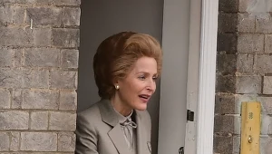 Gillian Anderson jako Margaret Thatcher na planie "The Crown"