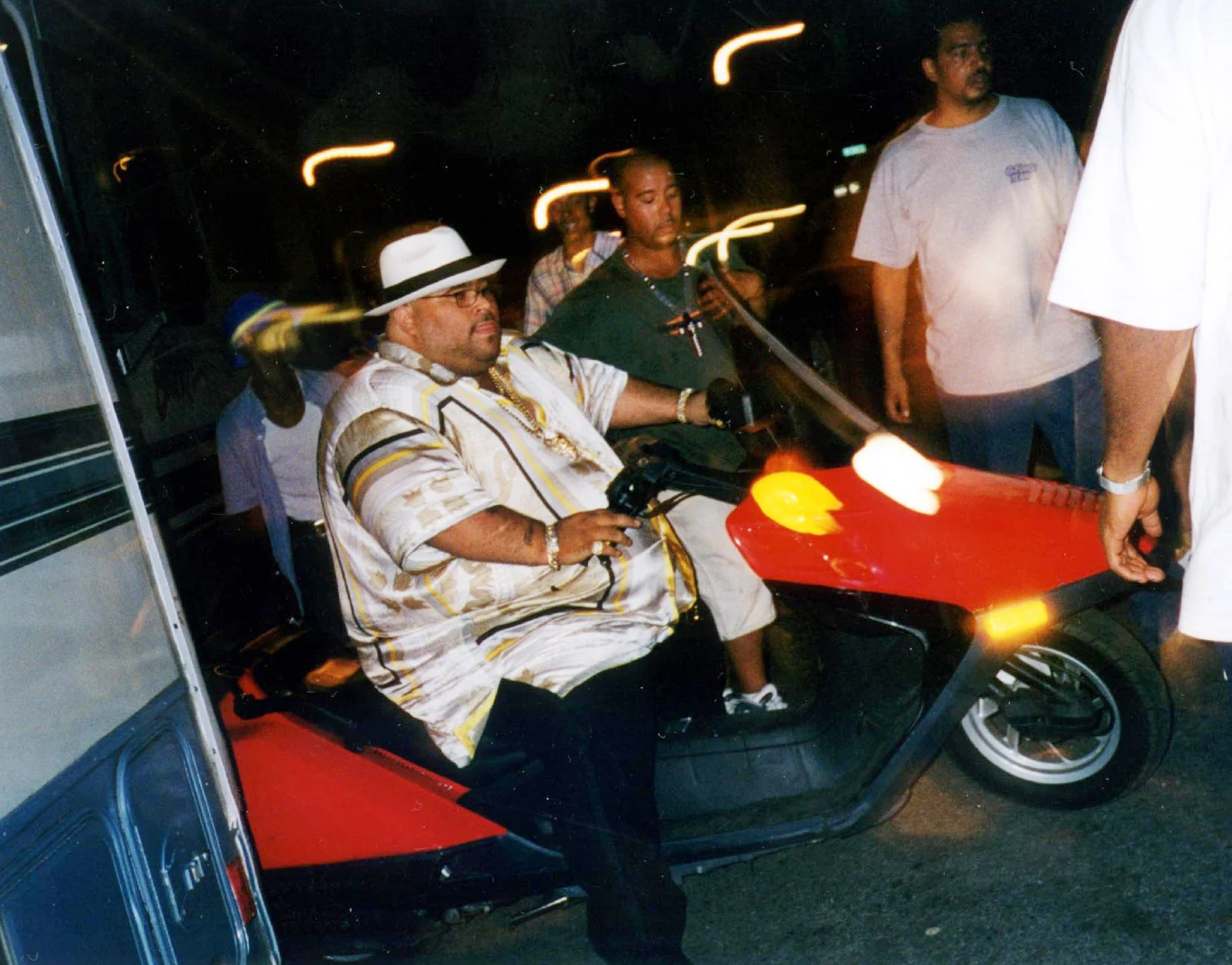 W wieku 15 lat Pun zakończył edukację i zainteresował się rapem. Jeszcze jako Big Moon Dog założył skład Full A Clips Crew, jednak nie udało mu się przebić ze swoją twórczością. Aby zdobyć fundusze na życie, raper przypomniał sobie o starej sprawie, kiedy to jako 5-latek złamał nogę w parku, a jego matka pozwała miasto. Okazało się, że Punowi przysługiwało odszkodowanie w wysokości pół miliona dolarów. 