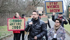 Prezydent Warszawy Rafał Trzaskowski oraz dyrektorka koordynatorka ds. zrównoważonego rozwoju i zieleni m.st. Warszawy Justyna Glusman podczas briefingu prasowego dot. inwestycji przeciwpowodziowej na Wybrzeżu Helskim (04.02.2020)