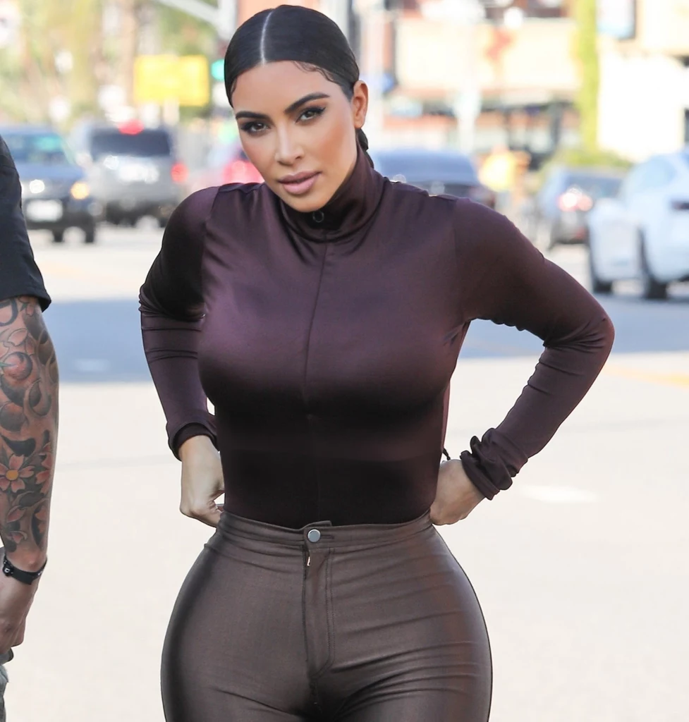 Kim Kardashian lubi lateksowe, obcisłe ubrania 