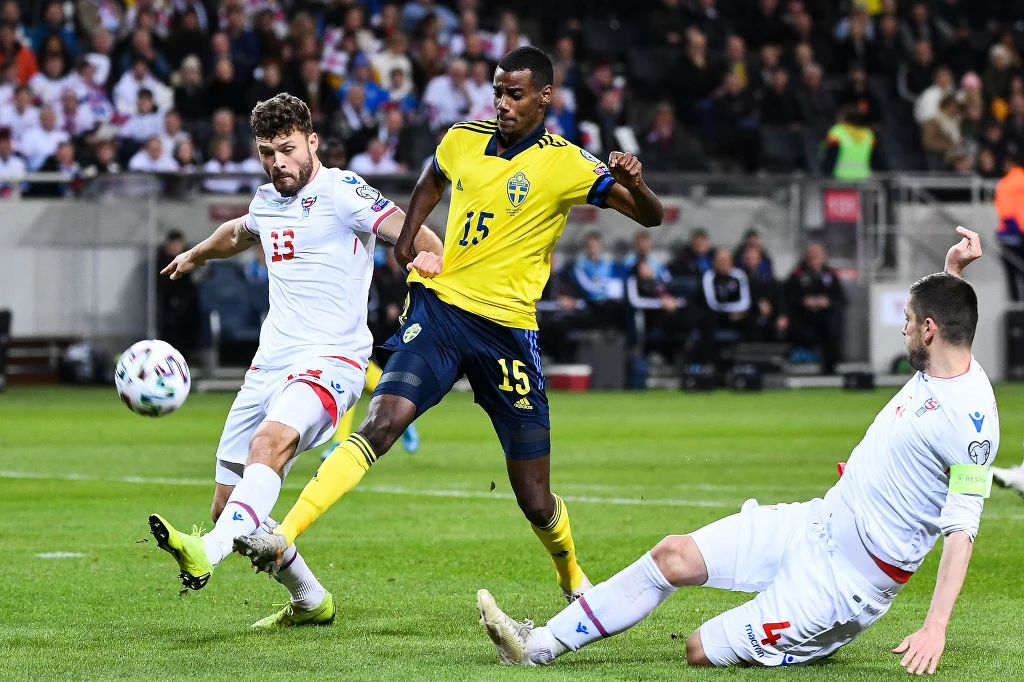 Alexander Isak (w środku)