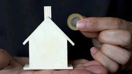 Kto może liczyć na dodatek mieszkaniowy w 2024 roku? Można uzyskać dopłatę do mieszkania – także wynajmowanego. Trzeba jednak spełnić trzy warunki.