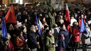Uczestnicy manifestacji pod hasłem "Wolne sądy i poparcie dla Pawła Juszczyszyna"