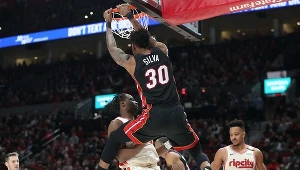 Chris Silva w meczu z Blazers