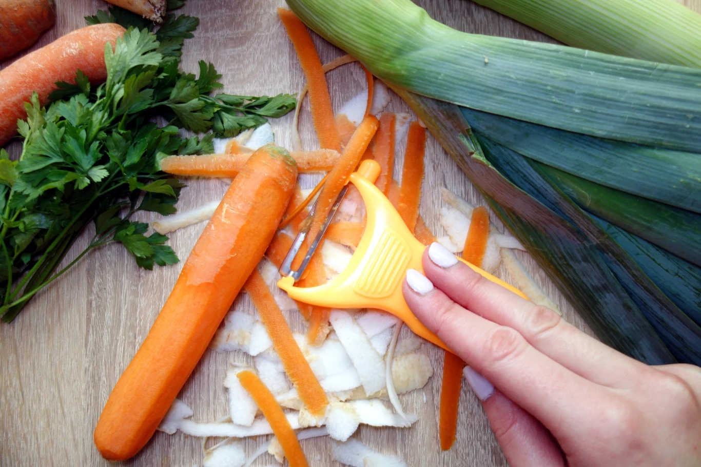 Obierki z marchewek mogą ci się przydać do pielęgnacji roślin