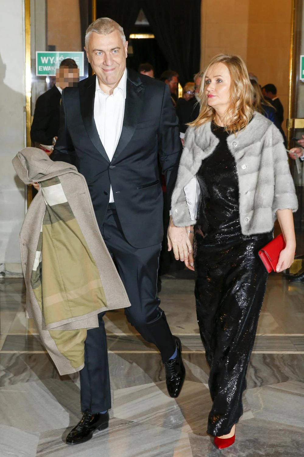 Para postawiła na eleganckie stroje w stylu klasycznym