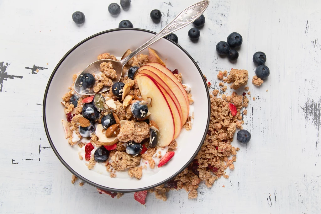 Granola to pomysł na pyszne i pożywne śniadanie