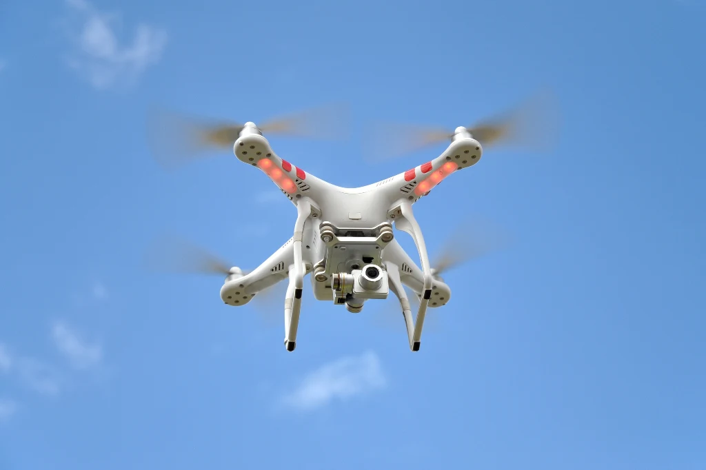 Chiny wprowadzają ograniczenia w handlu dronami i częsciami