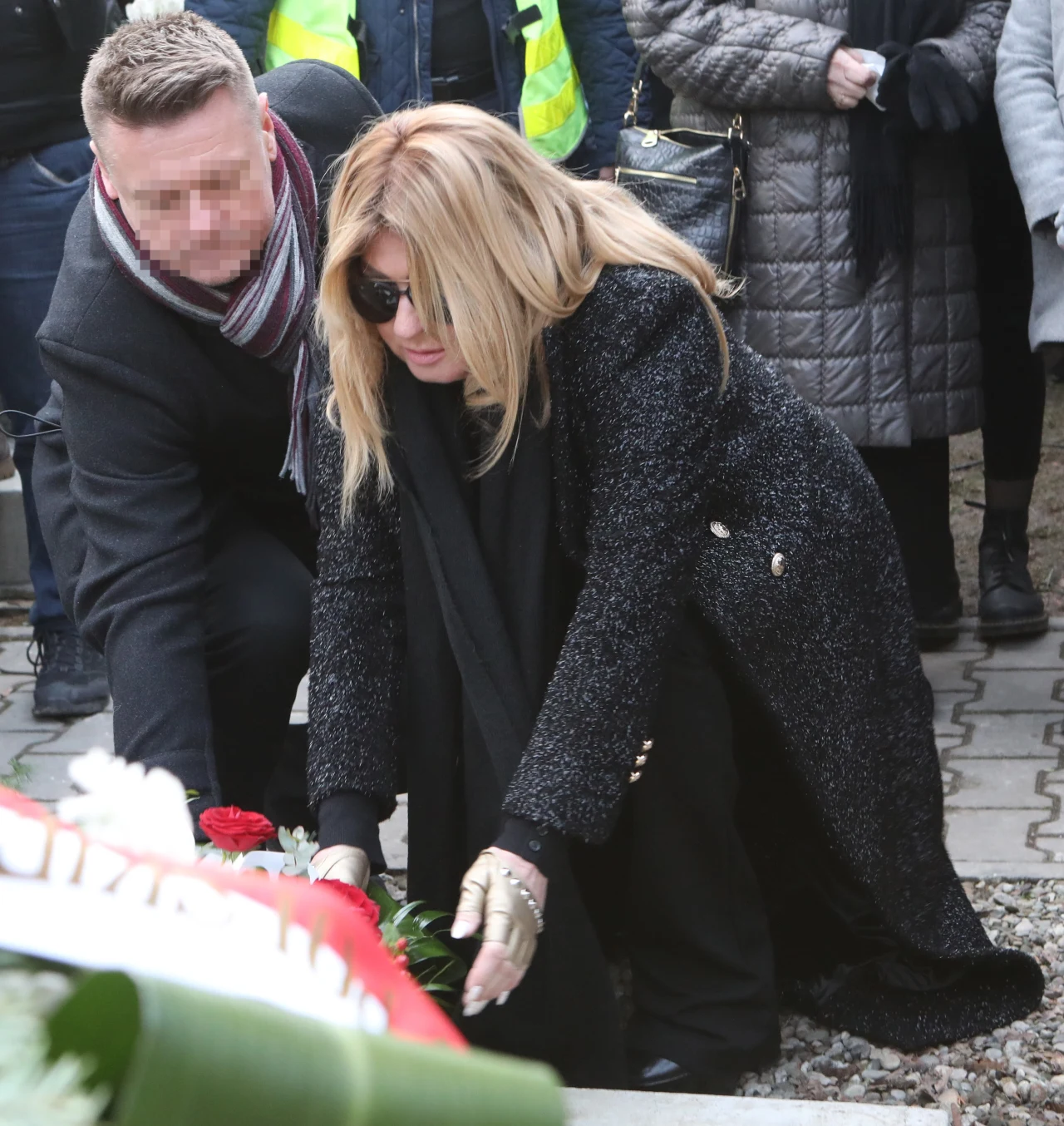 Beata Kozidrak na pogrzebie Romualda Lipki Beata Kozidrak na pogrzebie Romualda Lipki