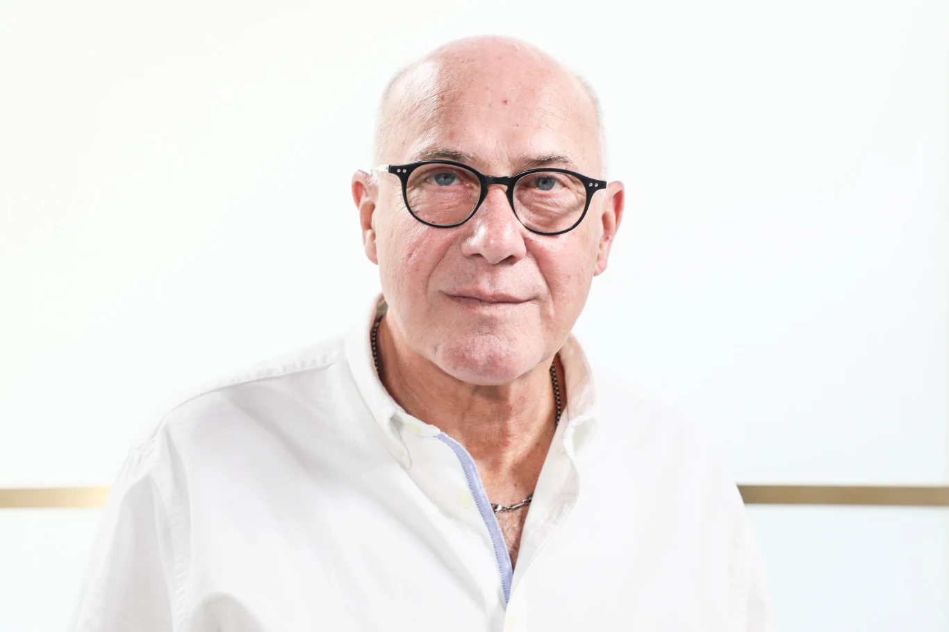 "Jestem w tym wieku, że przeszedłem już smugę cienia i wszystko, co się wydarzyło, wspominam wspaniale. Nawet, jak momentami było kiepsko z powodu mojego braku rozwagi. Życie polega przecież na tym, że każdego dnia czegoś nowego doświadczamy i w ten sposób się uczymy" - aktor mówił w 2017 roku w rozmowie z "Tele Tygodniem".