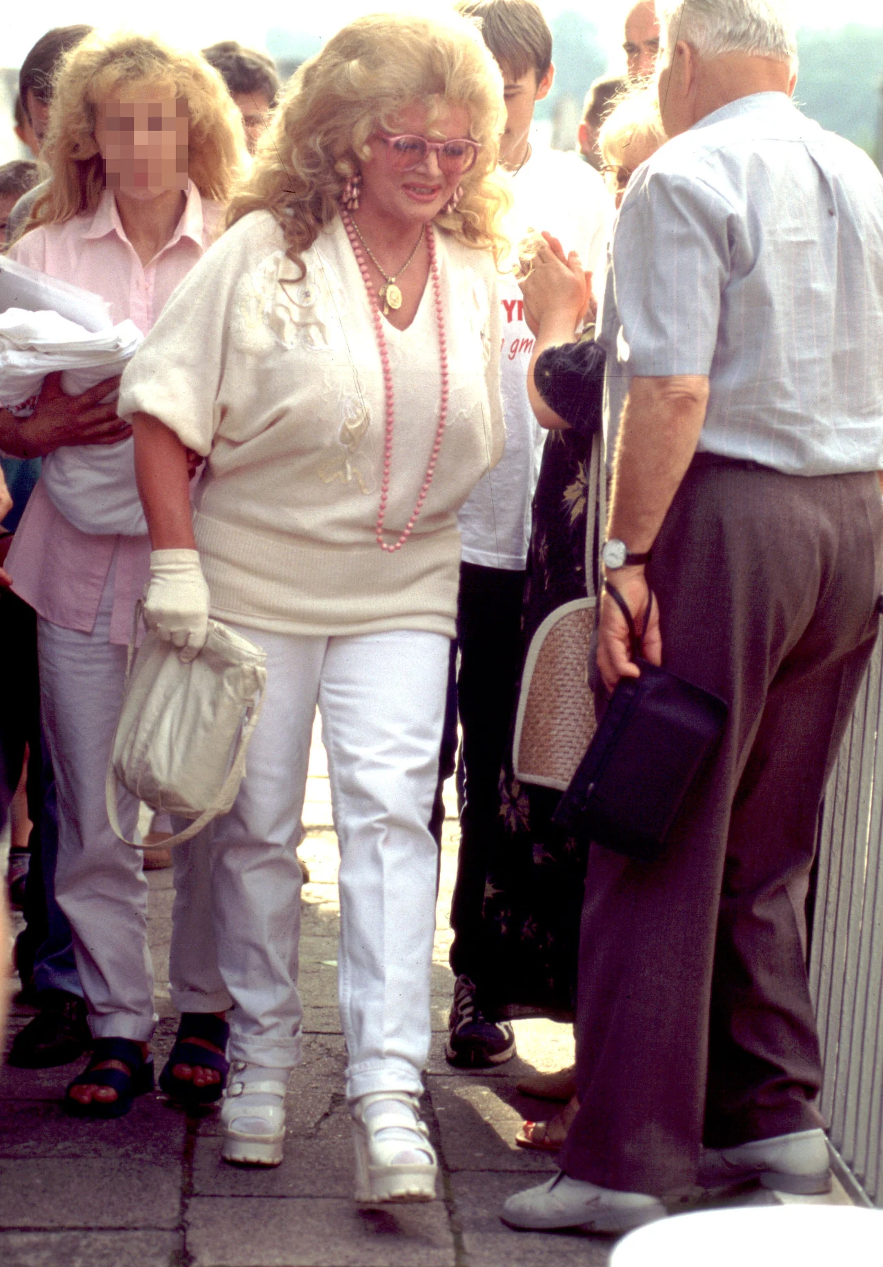 Violetta Villas ze swoją opiekunką, 1998 r.