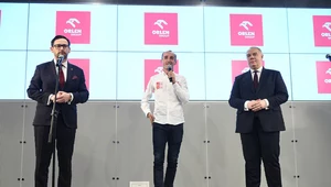 Od lewej: Daniel Obajtek, prezes PKN Orlen, Robert Kubica, wicepremier Jacek Sasin, 