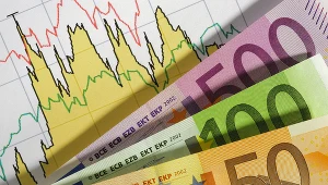 Nadwyżka w obrotach bieżących wyniosła 990 mln euro