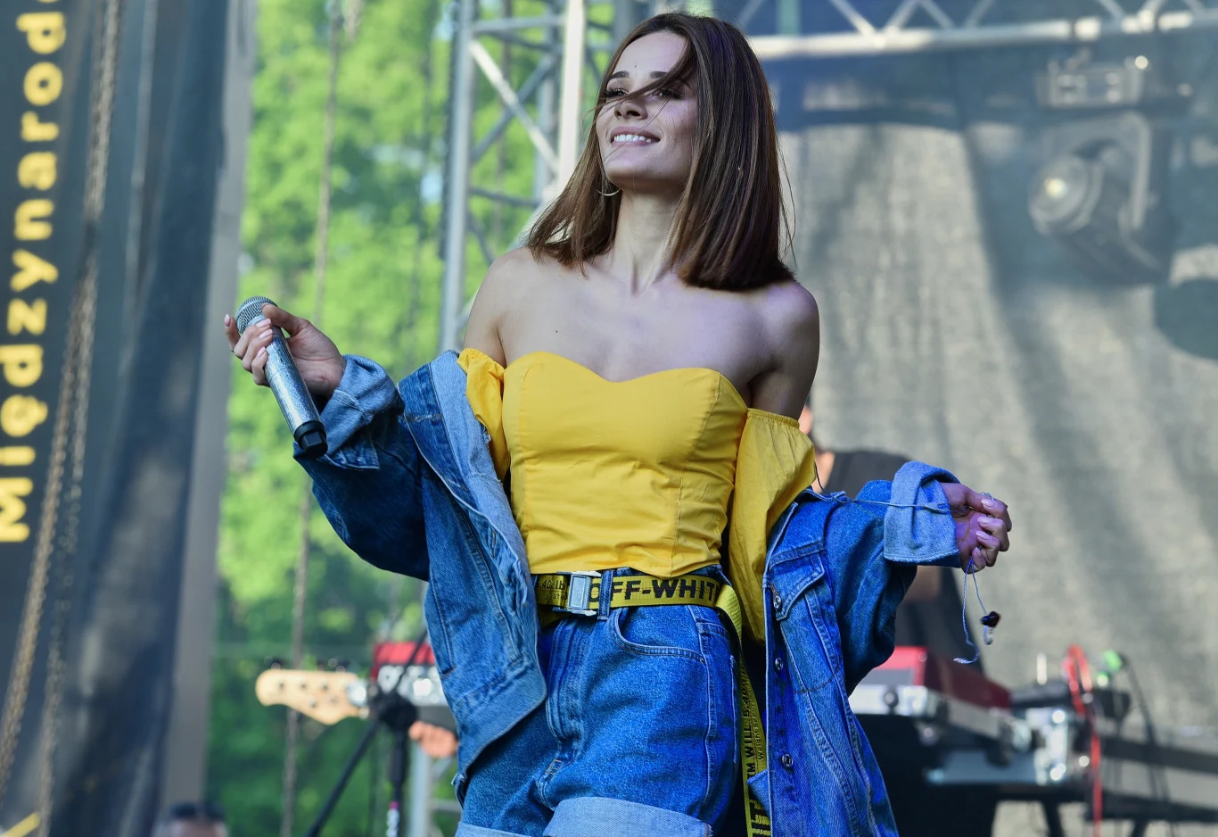 W tym samym roku pojawił się drugi jej singel - "Domek z kart". Piosenka promowała debiutancki album wokalistki "NATinterpretacje", na który większość tekstu i muzyki stworzyła samodzielnie. Płyta ukazała się 28 października 2016 roku, znalazła się na 15. miejscu polskiej listy przebojów OLiS i zdobyła status złotej płyty. 