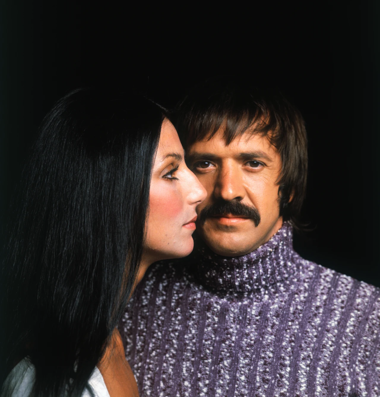 Wraz z ówczesną żoną w latach 70. bawili Amerykanów w programie "The Sonny And Cher Comedy Hour". Zawodowego duetu nie rozbiło nawet ich rozstanie w życiu prywatnym. W 1975 roku Bono i Cher rozwiedli się, co nie przeszkodziło im występować razem w programie "The Sonny And Cher Show". Oprócz wsparcia Cher Sonny Bono współpracował również m.in. z The Rolling Stones nad ich płytą "December's Children". Sam na koncie miał zaledwie jeden album studyjny ("Inner Views" z 1977 roku). 