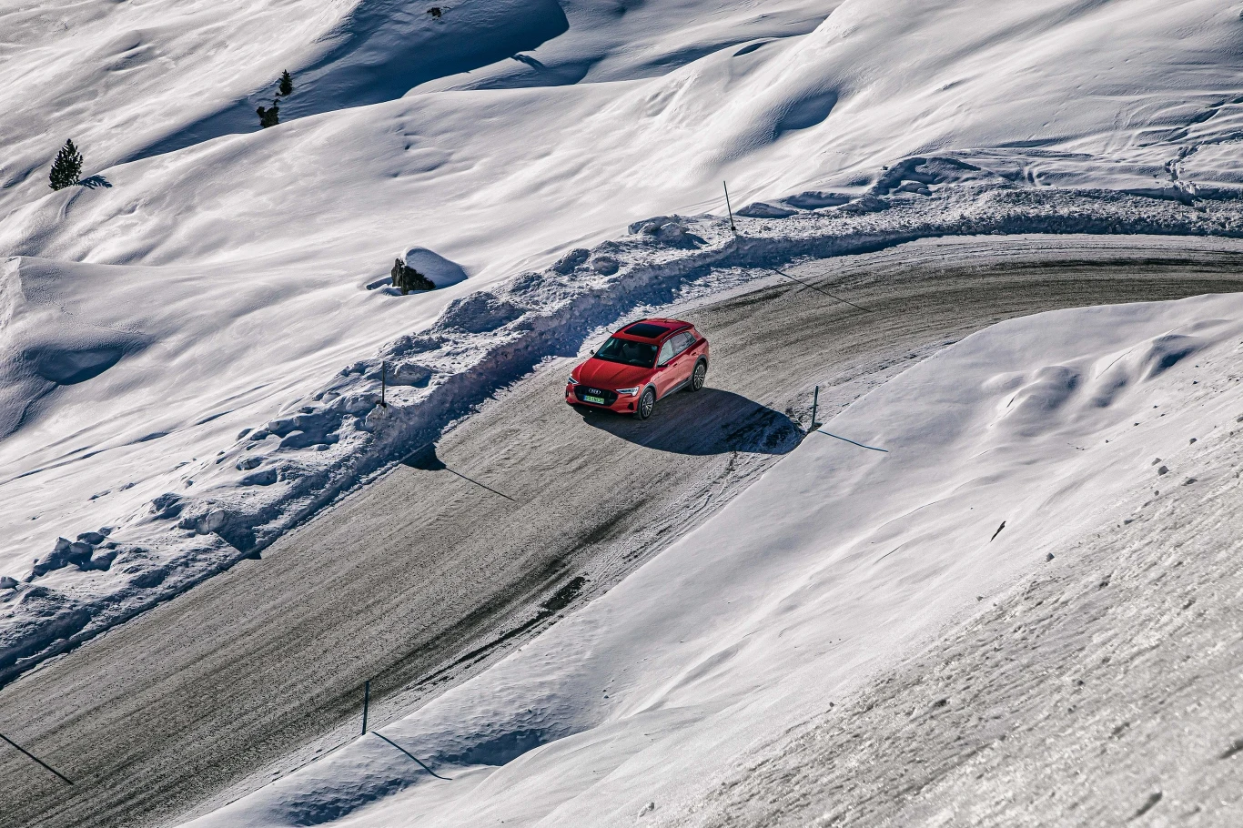 Audi e-tron po Alpach. Zdjęcia 