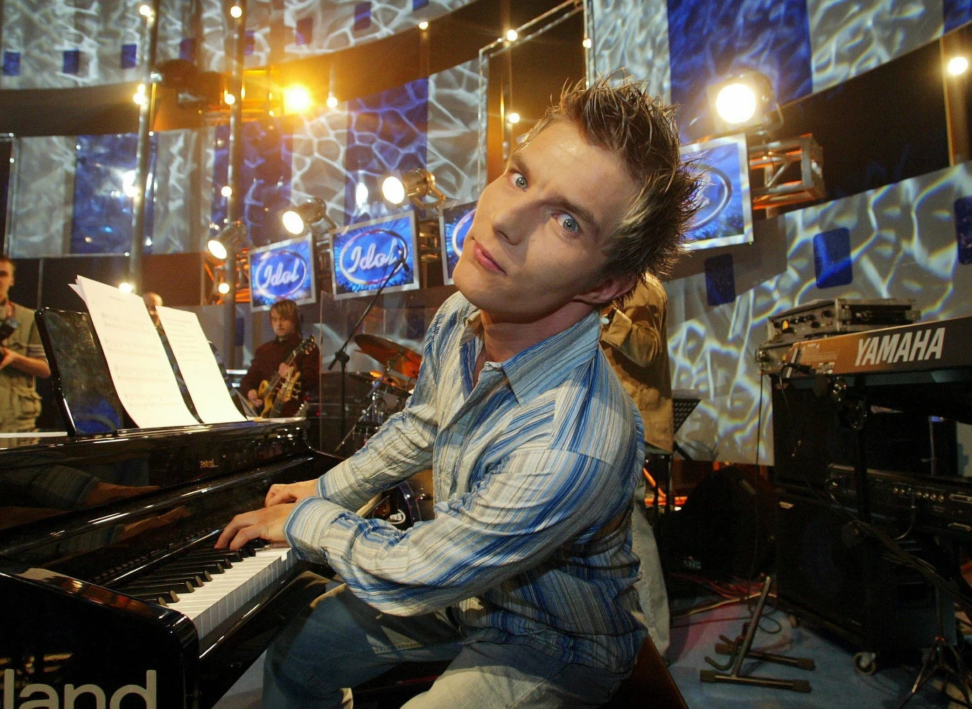 Kolejne lata to dla Sztaby początek nierozerwalnego jak dotąd związku z telewizją. Pierwszy angaż dostał w 2002 roku jako kierownik muzyczny i pianista w dwóch pierwszych edycjach programu "Idol". Trzy lata później objął stanowisko dyrygenta i aranżera w kolejnym show - "Taniec z gwiazdami". Pracował przy czterech pierwszych edycjach tanecznego programu TVN-u. 