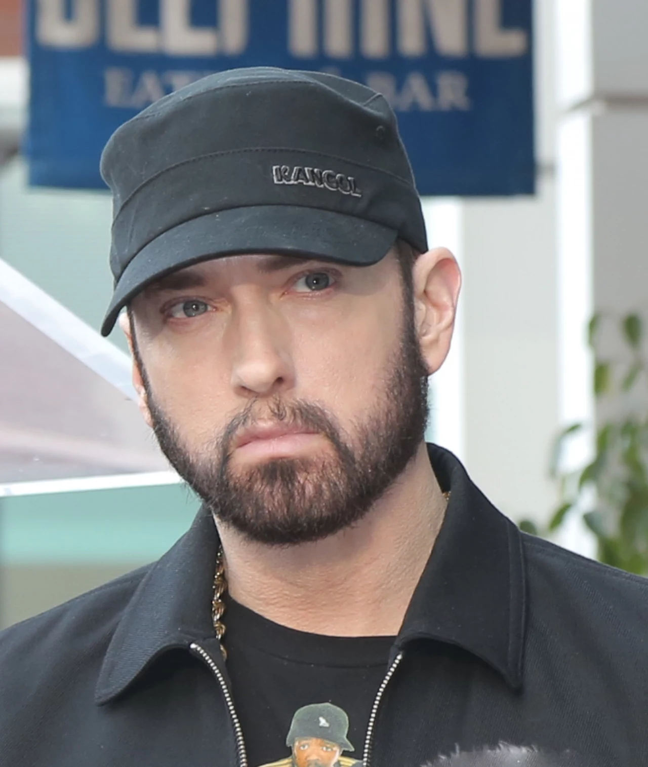 Do męskiego grona zodiakalnych Wag należy muzyk Eminem. Gwiazdor przyszedł na świat 17 października 1972 roku. Osoby spod tego znaku zodiaku są lojalne wobec bliskich i niezwykle wrażliwe na piękno. Przez całe życie dążą do osiągnięcia harmonii, a w związku potrzebują swobody. To fantastyczni partnerzy dla romantycznych Bliźniąt, które poszukują prawdziwej miłości, ale nie dadzą "zamknąć się w klatce". Sądzicie, że Eminem powinien zaprosić na randkę Angelinę Jolie? Do męskiego grona zodiakalnych Wag należy muzyk Eminem. Gwiazdor przyszedł na świat 17 października 1972 roku. Osoby spod tego znaku zodiaku są lojalne wobec bliskich i niezwykle wrażliwe na piękno. Przez całe życie dążą do osiągnięcia harmonii, a w związku potrzebują swobody. To fantastyczni partnerzy dla romantycznych Bliźniąt, które poszukują prawdziwej miłości, ale nie dadzą "zamknąć się w klatce". Sądzicie, że Eminem powinien zaprosić na randkę Angelinę Jolie?