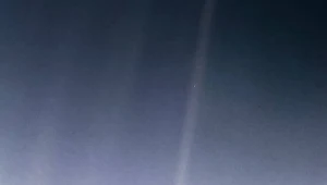 Odświeżone zdjęcie "Pale Blue Dot" 