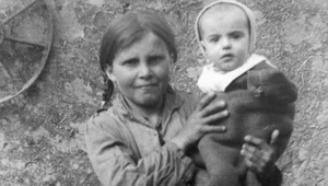 Dzieci polskich zesłańców. Kazachska ZSRS lata 40. XX w. Zbiory Archiwum Centrum. 