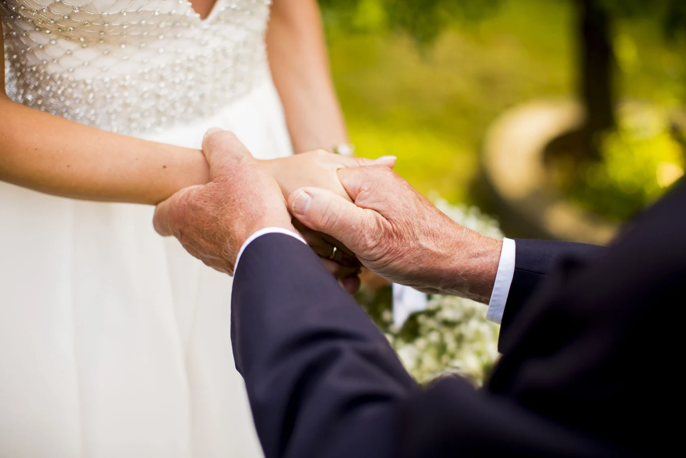 Życzenia ślubne powinny być dostosowane do panujących okoliczności. Najważniejsze jednak, aby były szczere i płynęły prosto z serca. 