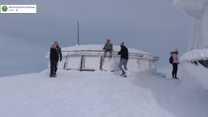Turyści na dachu obserwatorium