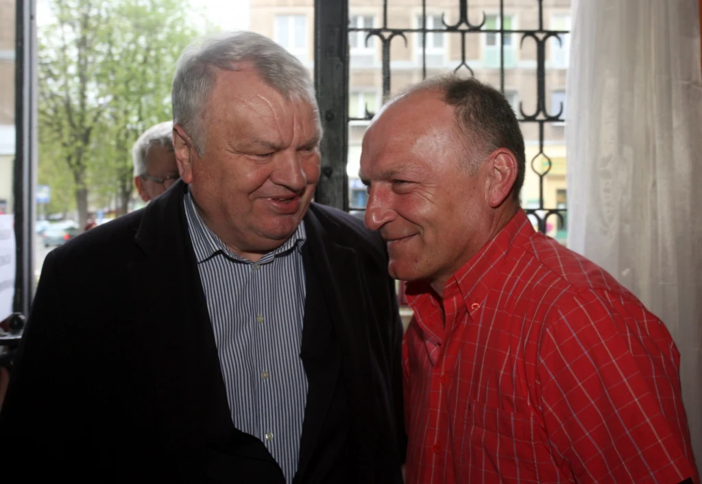 Stanisław Bisztyga i jego przyjaciel Andrzej Iwan ze złotej jedenastki Wisły z 1978 r. Stanisław Bisztyga i jego przyjaciel Andrzej Iwan ze złotej jedenastki Wisły z 1978 r.