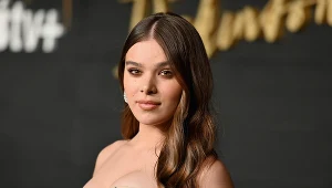  Hailee Steinfeld na premierze serialu "Dickinson"