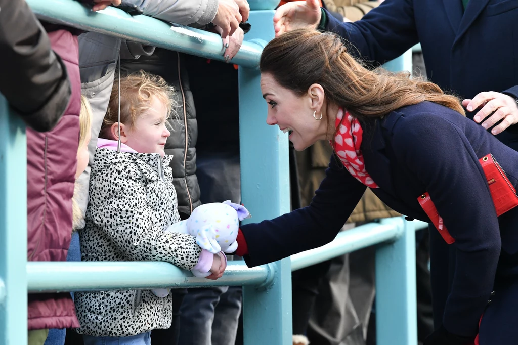 Po wyjeździe księżnej Meghan brytyjskie media znów wzięły na celownik księżną Kate i śledzą każdy jej krok 