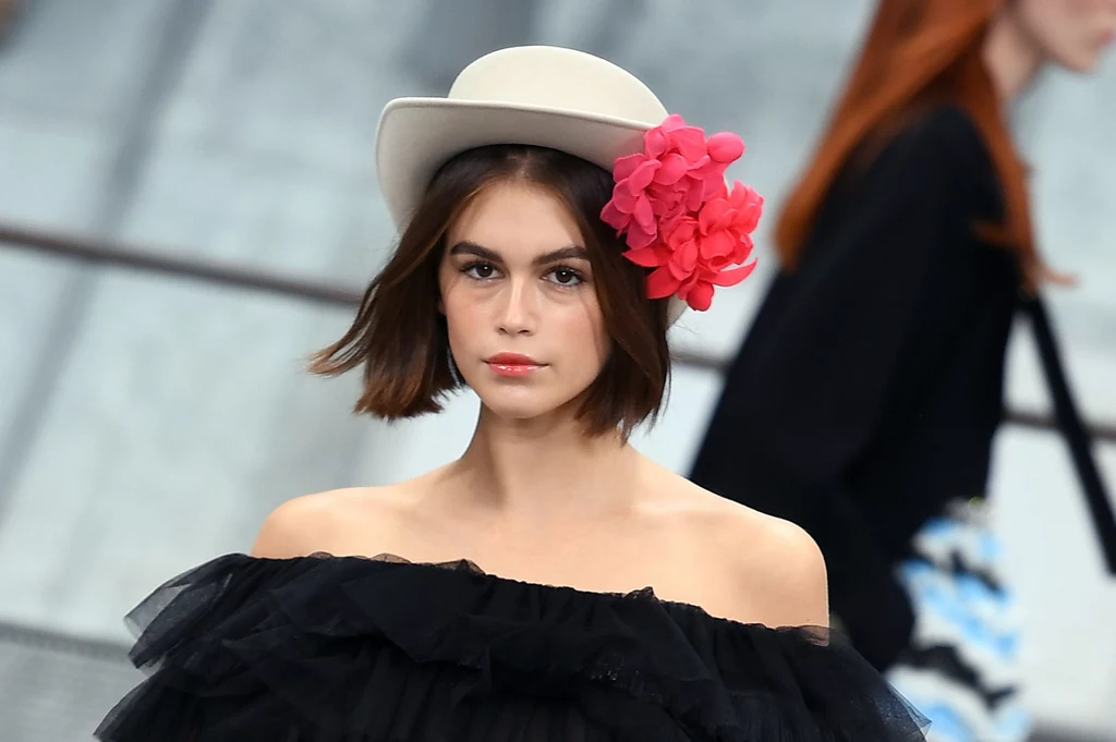 Modelka Kaia Gerber podczas pokazu Chanel 